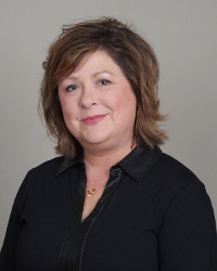 Mary Beth Hunsberger Headshot